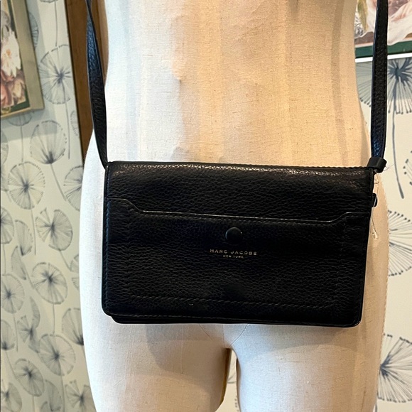 Marc Jacobs Handbags - Marc Jacobs Black Pebbled Leather Crossbody Bag